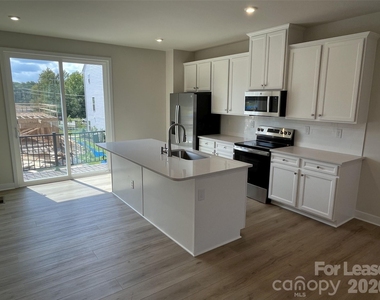 5013 Griers Hill Drive - Photo Thumbnail 9