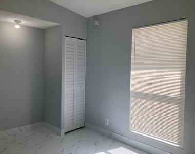 3630 Sw 46th Avenue - Photo Thumbnail 10