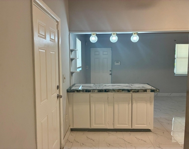 3630 Sw 46th Avenue - Photo Thumbnail 8