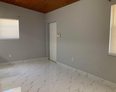 3630 Sw 46th Avenue - Photo Thumbnail 18