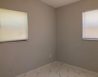 3630 Sw 46th Avenue - Photo Thumbnail 13