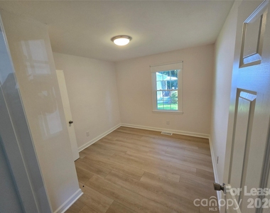 503 Sherman Street - Photo Thumbnail 3
