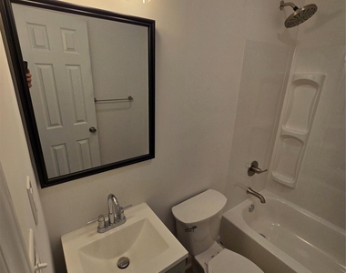 503 Sherman Street - Photo Thumbnail 6