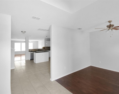 2905 Frontier Lane - Photo Thumbnail 2