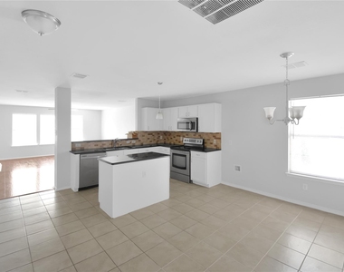2905 Frontier Lane - Photo Thumbnail 4