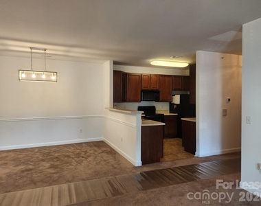 10522 Hill Point Court - Photo Thumbnail 3