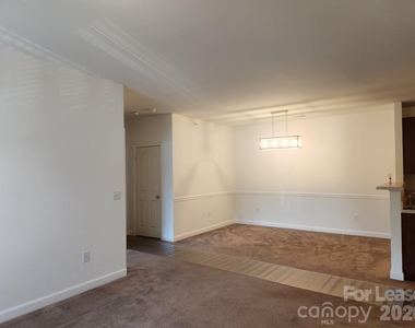 10522 Hill Point Court - Photo Thumbnail 12