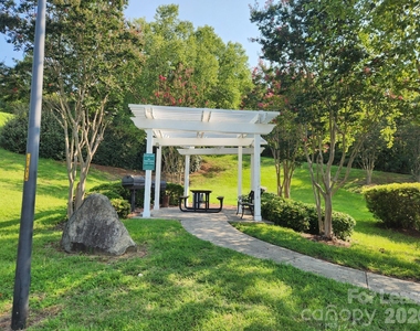 10522 Hill Point Court - Photo Thumbnail 16