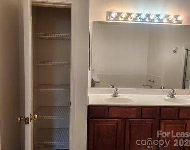 10522 Hill Point Court - Photo Thumbnail 9