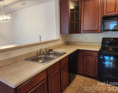 10522 Hill Point Court - Photo Thumbnail 6