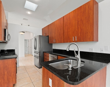 435 Sw Jefferson Circle - Photo Thumbnail 16