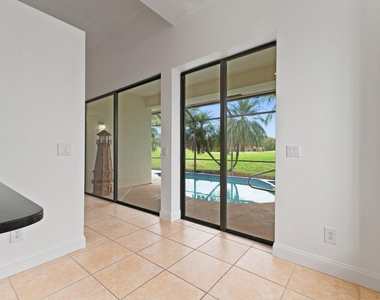 435 Sw Jefferson Circle - Photo Thumbnail 13