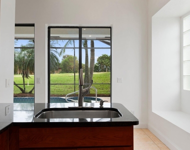 435 Sw Jefferson Circle - Photo Thumbnail 11
