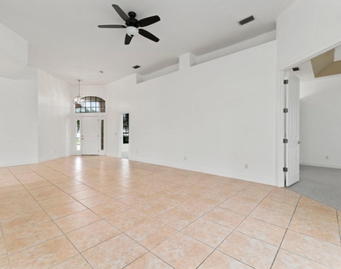 435 Sw Jefferson Circle - Photo Thumbnail 7