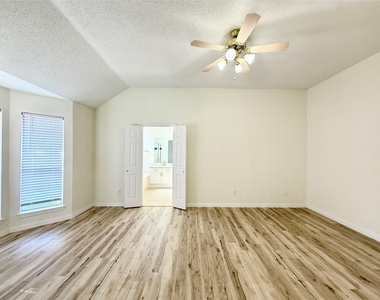 9941 Danbury Drive - Photo Thumbnail 12