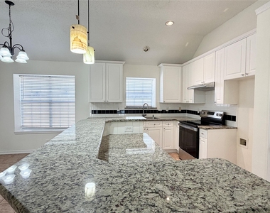 9941 Danbury Drive - Photo Thumbnail 10