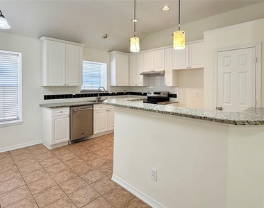9941 Danbury Drive - Photo Thumbnail 8