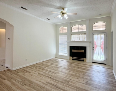 9941 Danbury Drive - Photo Thumbnail 7