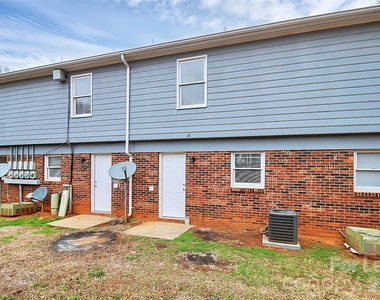 1233 Anderson Street - Photo Thumbnail 14