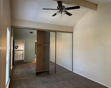 2717 Meadow Park Drive - Photo Thumbnail 2