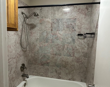 2717 Meadow Park Drive - Photo Thumbnail 4