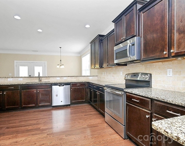13523 Morgan Lee Avenue - Photo Thumbnail 7