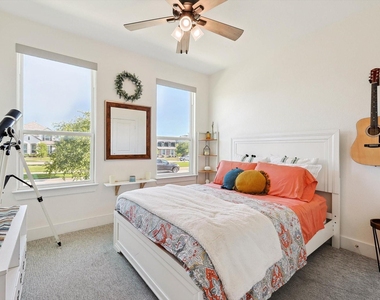 2420 Elm Place - Photo Thumbnail 14