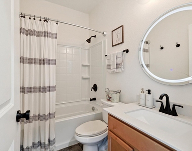 2420 Elm Place - Photo Thumbnail 15