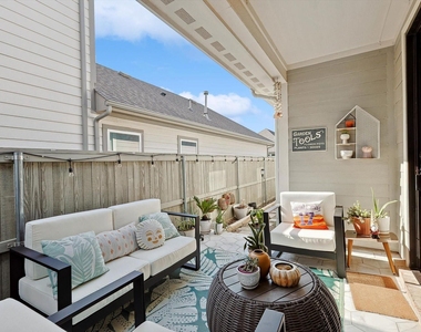 2420 Elm Place - Photo Thumbnail 22