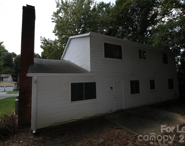 9211 Nash Avenue - Photo Thumbnail 4