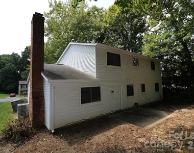 9211 Nash Avenue - Photo Thumbnail 3