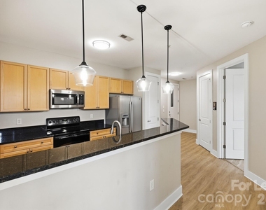1101 W 1st Street - Photo Thumbnail 11