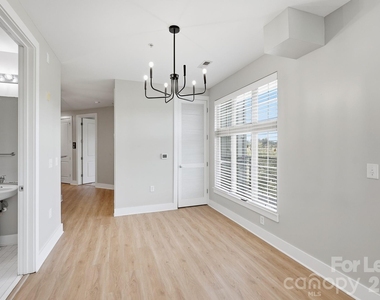 1101 W 1st Street - Photo Thumbnail 16