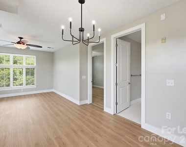 1101 W 1st Street - Photo Thumbnail 15