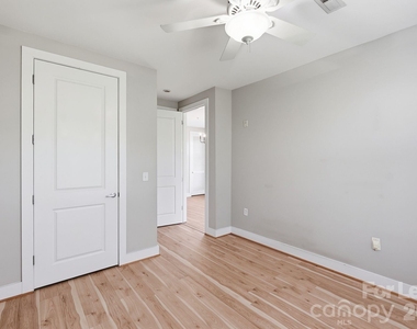 1101 W 1st Street - Photo Thumbnail 26