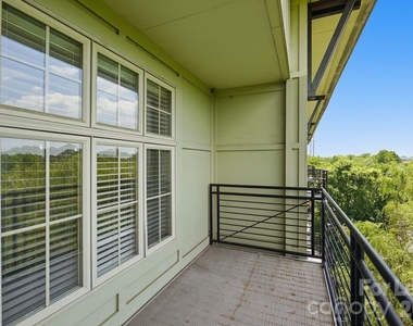 1101 W 1st Street - Photo Thumbnail 23