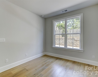 1107 Parkside Greenway Drive - Photo Thumbnail 6