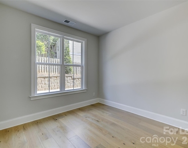 1107 Parkside Greenway Drive - Photo Thumbnail 4