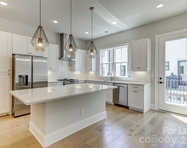 1107 Parkside Greenway Drive - Photo Thumbnail 10