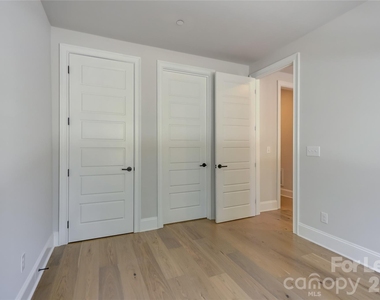 1107 Parkside Greenway Drive - Photo Thumbnail 5