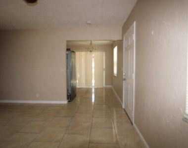 1412 W 6th Street - Photo Thumbnail 3