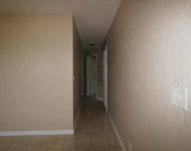 1412 W 6th Street - Photo Thumbnail 4