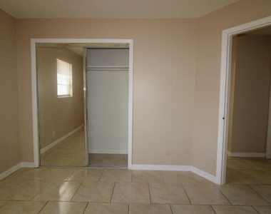 1412 W 6th Street - Photo Thumbnail 8