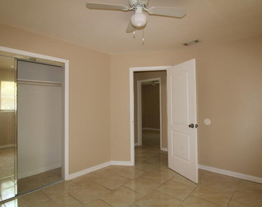 1412 W 6th Street - Photo Thumbnail 9