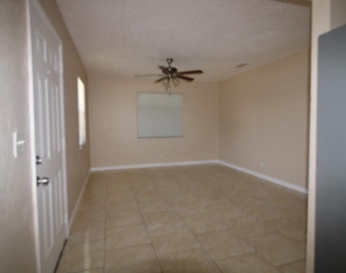 1412 W 6th Street - Photo Thumbnail 2