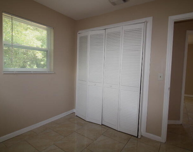 1412 W 6th Street - Photo Thumbnail 7