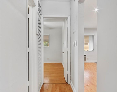 2130 Ne 42nd Court - Photo Thumbnail 14