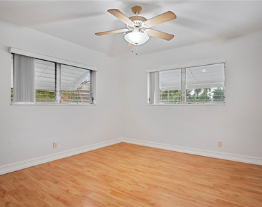 2130 Ne 42nd Court - Photo Thumbnail 8