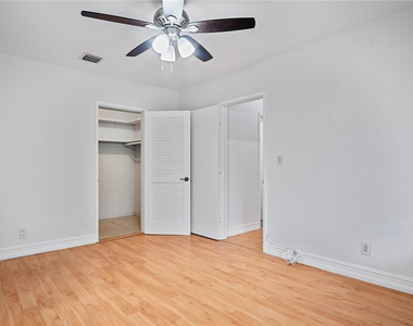 2130 Ne 42nd Court - Photo Thumbnail 12