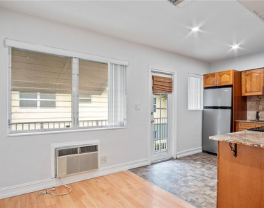2130 Ne 42nd Court - Photo Thumbnail 4